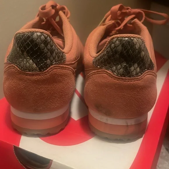 Women’s classic Cortez alc prem. Size 7 women’s. - Picture 5 of 14